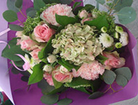 Composition florale rose et blanc